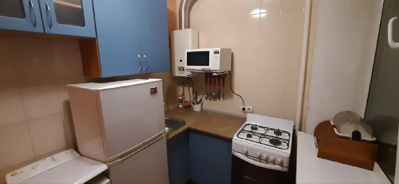 Сдам однокомнатную квартиру 🌇донецк, площадь ленина, центр, рядом "набережная", ворошиловский район📍 👍хорошее состояние ✅имеется вся необходимая мебель и бытовая техника: холодильник, телевизор, стиральная машина автомат, микроволновая печь свч, кондиционер. .. 💰стоимость 25 000 ₽ + к/у 📲☎+7949-419-63-79 подписаться | дать объявление - фотография - 4