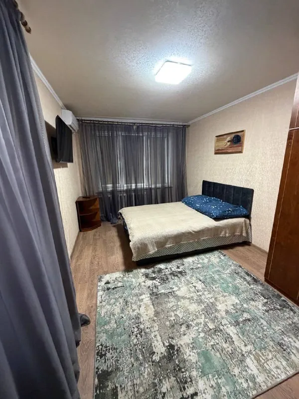 💬 описание: посуточно квартиры во всех районах донецк ✨есть всё необходимое для комфортного проживания:✨ ✅вода холодная, горячая, питьевая круглосуточно! Стоят накопительные баки!!! ✅ тв, wifi ✅ стиральная машина ✅ кондиционер ✅ постельные принадлежности ✅ парковочное место ✅ магазины в шаговой доступности 💰💰💰 цена зависит от количества человек и дней проживания залог обязательно! Принимаем всех! Добро пожаловать ☺️ 💳 цена: договорная 📲 tg: юлия, 📞 звоните: +79493379032 💳 цена: 0 руб. 📲 tg: юлия, 📞 звоните: +79493379032 - фотография - 2