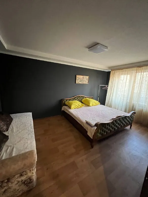 💬 описание: посуточно квартиры во всех районах донецк ✨есть всё необходимое для комфортного проживания:✨ ✅вода холодная, горячая, питьевая круглосуточно! Стоят накопительные баки!!! ✅ тв, wifi ✅ стиральная машина ✅ кондиционер ✅ постельные принадлежности ✅ парковочное место ✅ магазины в шаговой доступности 💰💰💰 цена зависит от количества человек и дней проживания залог обязательно! Принимаем всех! Добро пожаловать ☺️ 💳 цена: договорная 📲 tg: юлия, 📞 звоните: +79493379032 💳 цена: 0 руб. 📲 tg: юлия, 📞 звоните: +79493379032 - фотография - 4