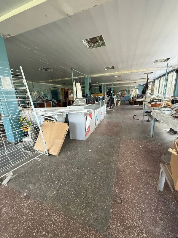 Продажа помещения в центре харцызска 600 м2 - пр мира - шикарное расположение! ☎️+79490370636 ⚜️ продажа помещения в лучшей локации города! Стройте свое пространство с агентством недвижимости город. Вы мечтаете - мы реализовываем💫 ‼️требуется ремонт, все коммуникации подведены, хороший проходной поток, удобная транспортная доступность. ⚜️общая площадь: 600м² ✔️помещение находится на второй этаже ✔️подсобные помещения ✔️выход во двор ✔️парковка для клиентов ⚜️преимущества: ✔️отдельный вход ✔️развитая инфраструктура ✔️документы готовы! Возможна оплата по безналу ! Цена : 9.600.000 рублей торг ⚜️собственник в городе 📞 звоните прямо сейчас: ☎️ +79490370636 - фотография - 6