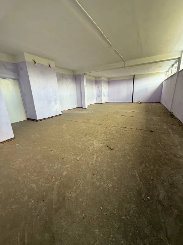 Продажа помещения в центре харцызска 600 м2 - пр мира - шикарное расположение! ☎️+79490370636 ⚜️ продажа помещения в лучшей локации города! Стройте свое пространство с агентством недвижимости город. Вы мечтаете - мы реализовываем💫 ‼️требуется ремонт, все коммуникации подведены, хороший проходной поток, удобная транспортная доступность. ⚜️общая площадь: 600м² ✔️помещение находится на второй этаже ✔️подсобные помещения ✔️выход во двор ✔️парковка для клиентов ⚜️преимущества: ✔️отдельный вход ✔️развитая инфраструктура ✔️документы готовы! Возможна оплата по безналу ! Цена : 9.600.000 рублей торг ⚜️собственник в городе 📞 звоните прямо сейчас: ☎️ +79490370636 - фотография - 7