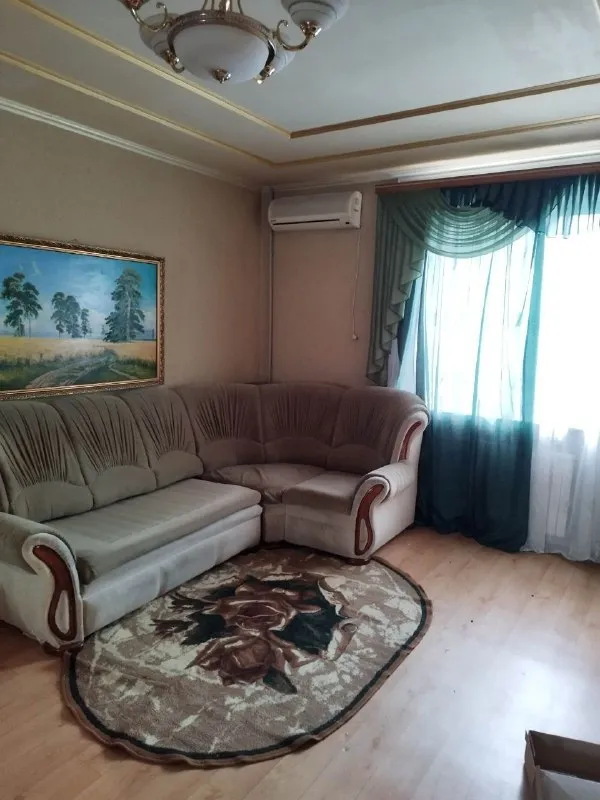 🏡продажа двухкомнатной квартиры г. Харцызск днр 🗺район вечного огня ✅этажность–2/2 жилого дома ✅общая площадь–48 м2+ сарай • квартира сталинка • имеется парковочное место для машины • водонакопительная система, холодильник, микроволновка, стиральная машина, телевизор, интернет, большой шкаф купе, два дивана, камин, кондиционер 🔥собственник 💴цена: 4🍋500.000 рублей ☎️+7(949) 474-50-72 📨подписаться - фотография - 3