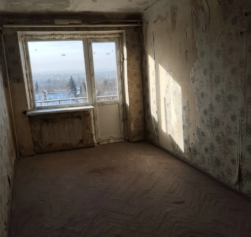 🏡продается однокомнатная квартира на 5-этаже, общей площадью 30.5 м2 🌇г. Енакиево днр, район блочок ул. Орджоникидзе • квартира под ремонт • были произведены работы: замена входной двери, замена окон, замена коммуникаций и труб, установка нового электросчетчика, нового водомера • крыша не течет • квартира расположена на южной стороне • долгов нет • по жэку оплачена на 6-месяцев вперёд 📃документы в порядке 🔥собственник 💴цена: 700.000 рублей ☎️+7(949) 702-64-40 📨подписаться - фотография - 2