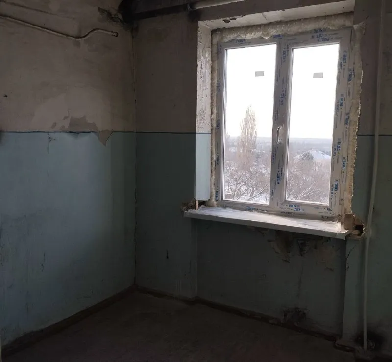 🏡продается однокомнатная квартира на 5-этаже, общей площадью 30.5 м2 🌇г. Енакиево днр, район блочок ул. Орджоникидзе • квартира под ремонт • были произведены работы: замена входной двери, замена окон, замена коммуникаций и труб, установка нового электросчетчика, нового водомера • крыша не течет • квартира расположена на южной стороне • долгов нет • по жэку оплачена на 6-месяцев вперёд 📃документы в порядке 🔥собственник 💴цена: 700.000 рублей ☎️+7(949) 702-64-40 📨подписаться - фотография - 3