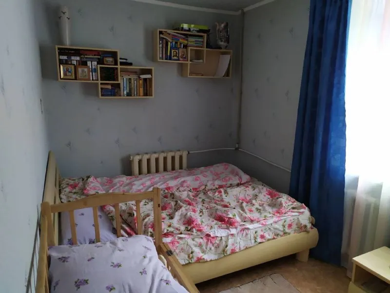 🏡продам двухкомнатную квартиру 🌇город: енакиево днр 🗺ориентир: остановка карина • квартира находится на втором этаже • рядом магазины, спортивный комплекс, парк вознесенского, школа, детский садик и остановка общественного транспорта 📃документы готовы 🔥собственник 💴цена: 1🍋900.000 рублей ☎️+7(949) 360-11-91 📨подписаться - фотография - 3