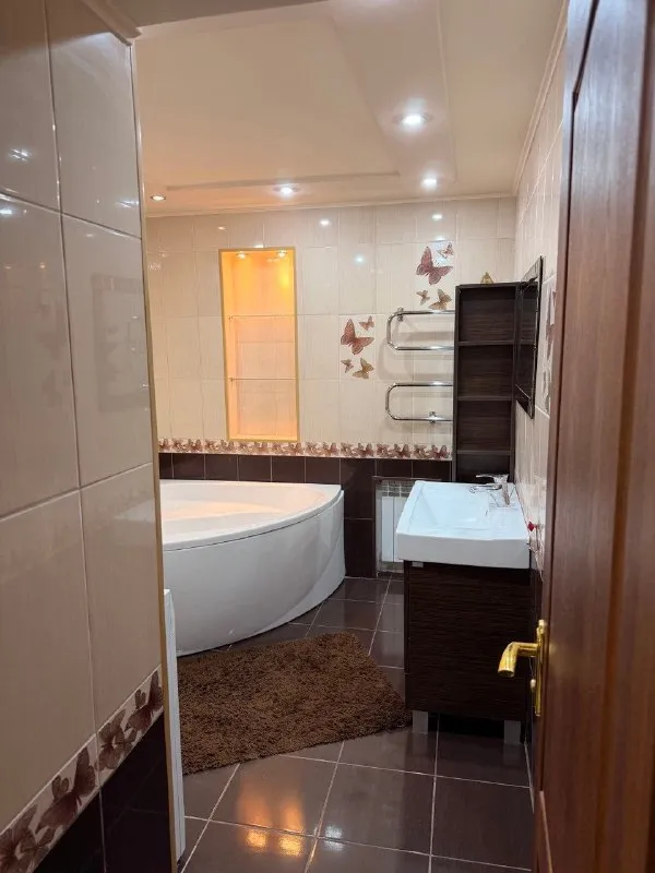 🏡продажа двухкомнатной квартиры 🌇город: харцызск днр 🗺микрорайон черёмушки • рядом школа, детский садик, магазины, аптека, рынок, тц и остановка общественного транспорта 🔥собственник 💴цена: 5🍋000.000 рублей ‼️торг ☎️+7(949) 508-31-98 ☎️+7(949) 524-41-21 📨подписаться - фотография - 8