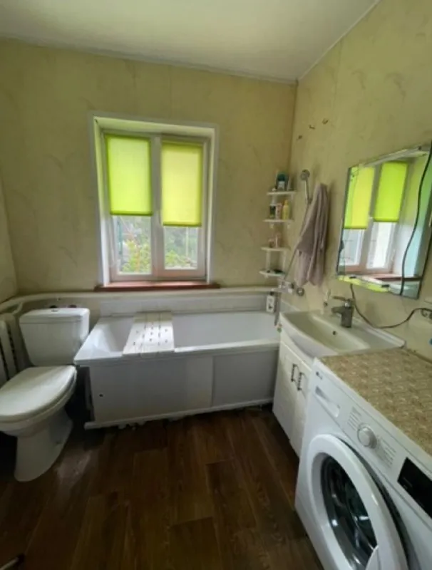 🏡продам газифицированный дом 🏙️город: харцызск днр 🗺ориентир: район 5-й школы, магазин анастасия, трест • земельный участок 6-ть соток (приватизирован) • площадь дома–61м2 + пристройка к дому–31 м2 4-ре жилые комнаты 2-две гостиные, 2-спальни, кухня, прихожая, санузел • окна пластиковые, дом литой, утеплен, центральная канализация, водопровод • канализация - пластик, имеется колодец • двор - бетон • гараж 📃документы готовы 🔥собственник 💴цена: 6🍋800.000 рублей 📍торг ☎️+7(949) 404-51-48 вацап, телеграм 📨подписаться - фотография - 10