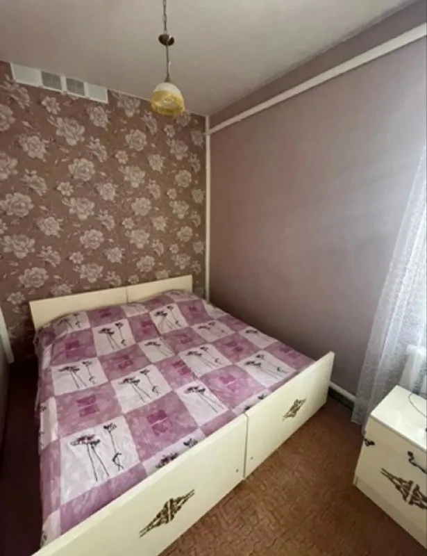🏡продам газифицированный дом 🏙️город: харцызск днр 🗺ориентир: район 5-й школы, магазин анастасия, трест • земельный участок 6-ть соток (приватизирован) • площадь дома–61м2 + пристройка к дому–31 м2 4-ре жилые комнаты 2-две гостиные, 2-спальни, кухня, прихожая, санузел • окна пластиковые, дом литой, утеплен, центральная канализация, водопровод • канализация - пластик, имеется колодец • двор - бетон • гараж 📃документы готовы 🔥собственник 💴цена: 6🍋800.000 рублей 📍торг ☎️+7(949) 404-51-48 вацап, телеграм 📨подписаться - фотография - 2