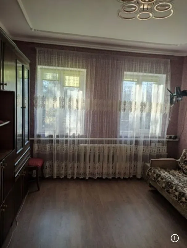 🏡продам газифицированный дом 🏙️город: харцызск днр 🗺ориентир: район 5-й школы, магазин анастасия, трест • земельный участок 6-ть соток (приватизирован) • площадь дома–61м2 + пристройка к дому–31 м2 4-ре жилые комнаты 2-две гостиные, 2-спальни, кухня, прихожая, санузел • окна пластиковые, дом литой, утеплен, центральная канализация, водопровод • канализация - пластик, имеется колодец • двор - бетон • гараж 📃документы готовы 🔥собственник 💴цена: 6🍋800.000 рублей 📍торг ☎️+7(949) 404-51-48 вацап, телеграм 📨подписаться - фотография - 7