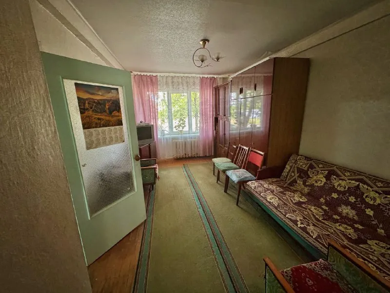 🏡продажа 2-двухкомнатной квартиры 🏙️город: ясиноватая днр 🗺микрорайон зорька • этажность–1/5 жилого дома • общая площадь–41.6 м2 • кухня–6.5 м2 • высота потолков–2.55 м • квартира не угловая • окна пластиковые • санузел раздельный • есть своя кладовая в подвальном помещении • вода круглосуточно • рядом магазин, аптека, детский садик, школа и остановка общественного транспорта • документы готовы 🔥собственник 💴цена: 2🍋200.000 рублей ☎️+7(949) 341-88-03 андрей 📨подписаться - фотография - 7