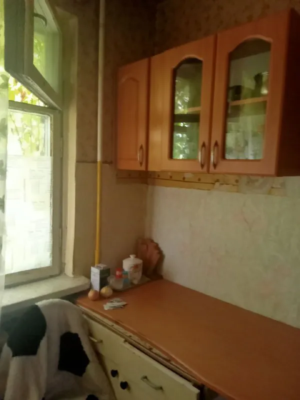 Сдам трёхкомнатную квартиру в центре харцызска, недорого +79493377240 - фотография - 1