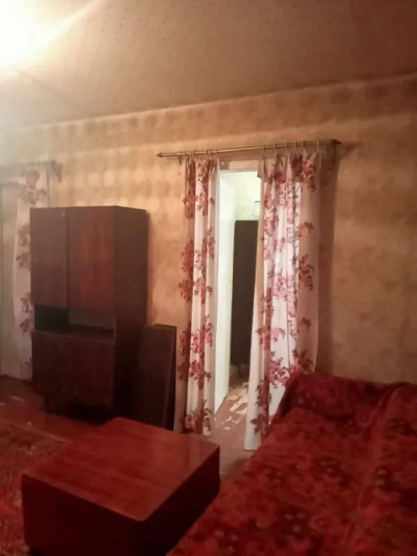 Сдам трёхкомнатную квартиру в центре харцызска, недорого +79493377240 - фотография - 3