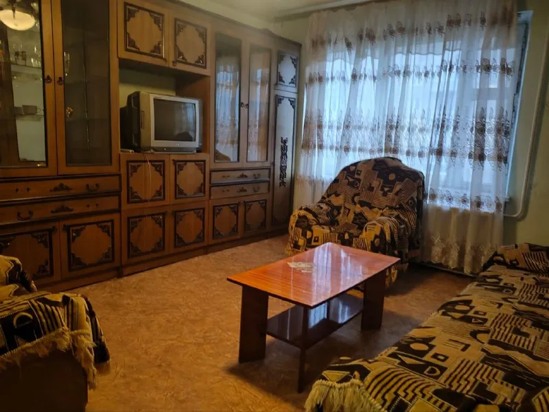 🏡аренда 2-двухкомнатной квартиры 🌇город: енакиево днр 📍сдам квартиру на ватутино 🗺улица коммунистическая 27. • сдается на длительный период. • в квартире имеется всё необходимое для проживания: мебель, телевизор, стиральная машина автомат, холодильник, микроволновка, wi-fi. • вся инфраструктура в пешей доступности. 💴цена: 35.000 руб. ☎️+89155299859 максим. 📲 tg: максим 📨подписаться - фотография - 3