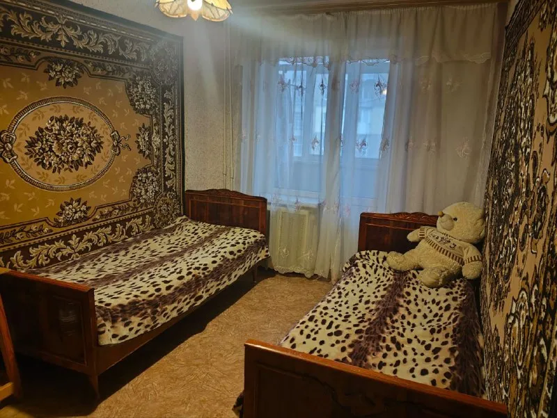 🏡аренда 2-двухкомнатной квартиры 🌇город: енакиево днр 📍сдам квартиру на ватутино 🗺улица коммунистическая 27. • сдается на длительный период. • в квартире имеется всё необходимое для проживания: мебель, телевизор, стиральная машина автомат, холодильник, микроволновка, wi-fi. • вся инфраструктура в пешей доступности. 💴цена: 35.000 руб. ☎️+89155299859 максим. 📲 tg: максим 📨подписаться - фотография - 5