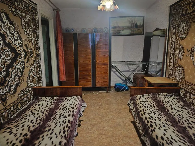 🏡аренда 2-двухкомнатной квартиры 🌇город: енакиево днр 📍сдам квартиру на ватутино 🗺улица коммунистическая 27. • сдается на длительный период. • в квартире имеется всё необходимое для проживания: мебель, телевизор, стиральная машина автомат, холодильник, микроволновка, wi-fi. • вся инфраструктура в пешей доступности. 💴цена: 35.000 руб. ☎️+89155299859 максим. 📲 tg: максим 📨подписаться - фотография - 7