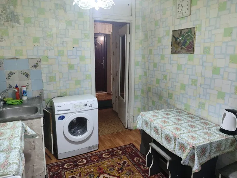 🏡аренда 2-двухкомнатной квартиры 🌇город: енакиево днр 📍сдам квартиру на ватутино 🗺улица коммунистическая 27. • сдается на длительный период. • в квартире имеется всё необходимое для проживания: мебель, телевизор, стиральная машина автомат, холодильник, микроволновка, wi-fi. • вся инфраструктура в пешей доступности. 💴цена: 35.000 руб. ☎️+89155299859 максим. 📲 tg: максим 📨подписаться - фотография - 8