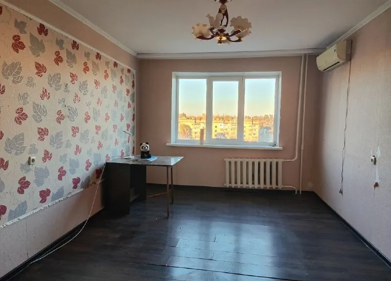 🏠 цена снижена! 2 750 000 руб срочная продажа! 3-комнатная квартира в харцызске 📍 ул. Патона, 30а 7/9 этаж | 64 м² | все комнаты раздельные квартира тёплая, светлая, не угловая, с удобной планировкой — отличный вариант для семьи. Состояние «заезжай и живи», без срочных вложений. Преимущества квартиры: ✔️ просторная кухня ✔️ утеплённая лоджия ✔️ кондиционер ✔️ водонагреватель ✔️ шкаф-купе ✔️ новый лифт в доме инфраструктура: в шаговой доступности школа, детский сад, магазины, остановка общественного транспорта, больница — удобное и развитое место для жизни. ☎️ ирина (собственник): +7 949 594-02-23 💰 цена: 2 750 000 руб. - фотография - 3