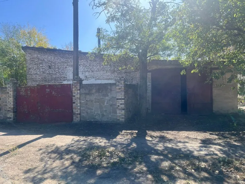 🏡продаётся помещение свободного назначения 🌇город: енакиево днр 🗺ориентир: конечная трамвая, пос. Красный городок • общая площадь помещения–250 м2 • электричество–380 вольт • помещение требует ремонта • документы готовы 🔥собственник 💴цена: 6🍋200.000 рублей ☎️+7(949) 383-17-75 алексей 📨подписаться - фотография - 2