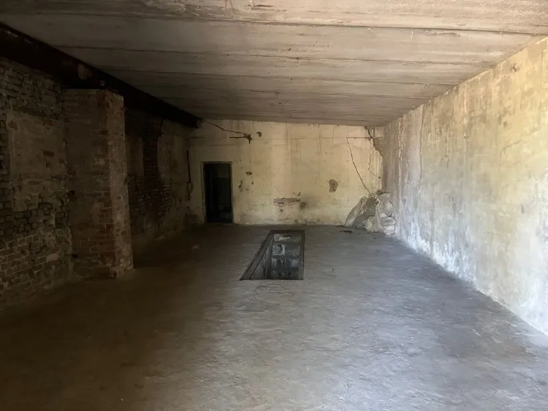 🏡продаётся помещение свободного назначения 🌇город: енакиево днр 🗺ориентир: конечная трамвая, пос. Красный городок • общая площадь помещения–250 м2 • электричество–380 вольт • помещение требует ремонта • документы готовы 🔥собственник 💴цена: 6🍋200.000 рублей ☎️+7(949) 383-17-75 алексей 📨подписаться - фотография - 4