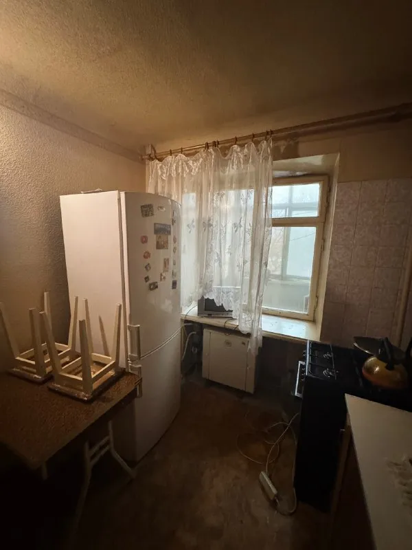 Продам 2 комн. Квартиру г. Зугрэс ✅этаж 2/9 ✅площадь 54м2 продам 2х ком. Квартиру г. Зугрэс. 2-й этаж 9-ти этажного дома. Комнаты раздельные, не угловая, есть балкон. Автономное отопление (газовый котел), накопительный бак, бойлер. Квартира требует косметический ремонт. Остаётся вся мебель и техника. Тихий спокойный двор. Собственник, документы готовы. 💰 цена 2 100 000 по всем интересующим вопросам обращайтесь по телефону ☎+7 949 341 93 00 сергей ▪️ недвижимость большого харцызска 👈 подписаться ▪️ разместить объявление ▪️ обсудить - фотография - 2