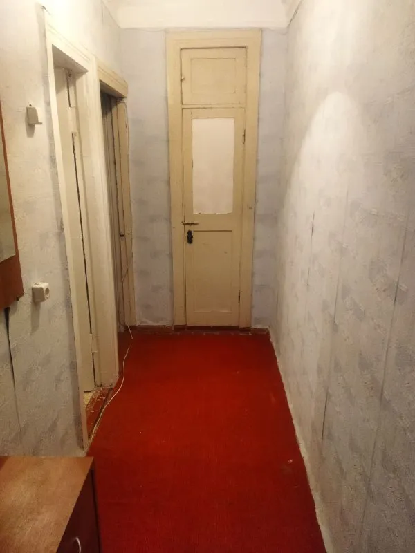 Здравствуйте! Сдам в центре однокомнатную квартиру по улице сеченова, г. Харцызск. Находится в пятиэтажном доме. В пешей доступности садик, школа и все необходимые бытовые магазины. Прошу вас обратить внимание, в квартире нет стиральной машины и холодильника. В перспективе сдаётся на долгий срок. Все вопросы в лс или по указанному номеру телефона. Цена: 15т + коммун. Услуги. Контакты: +7 993 64-58-17 - фотография - 1