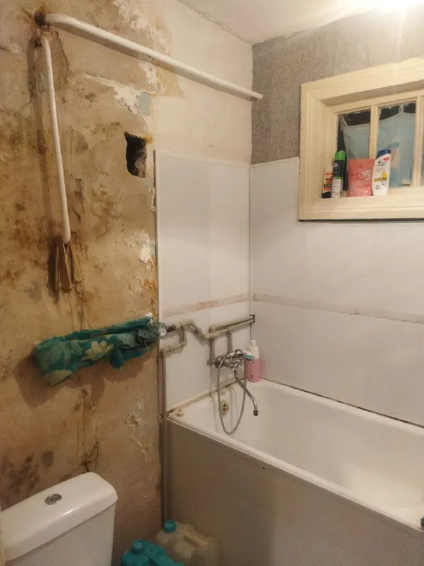 Здравствуйте! Сдам в центре однокомнатную квартиру по улице сеченова, г. Харцызск. Находится в пятиэтажном доме. В пешей доступности садик, школа и все необходимые бытовые магазины. Прошу вас обратить внимание, в квартире нет стиральной машины и холодильника. В перспективе сдаётся на долгий срок. Все вопросы в лс или по указанному номеру телефона. Цена: 15т + коммун. Услуги. Контакты: +7 993 64-58-17 - фотография - 4