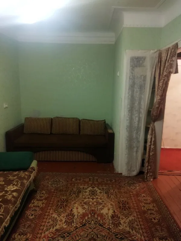 Здравствуйте! Сдам в центре однокомнатную квартиру по улице сеченова, г. Харцызск. Находится в пятиэтажном доме. В пешей доступности садик, школа и все необходимые бытовые магазины. Прошу вас обратить внимание, в квартире нет стиральной машины и холодильника. В перспективе сдаётся на долгий срок. Все вопросы в лс или по указанному номеру телефона. Цена: 15т + коммун. Услуги. Контакты: +7 993 64-58-17 - фотография - 5