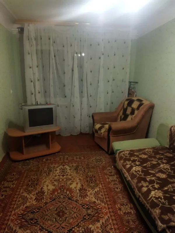 Здравствуйте! Сдам в центре однокомнатную квартиру по улице сеченова, г. Харцызск. Находится в пятиэтажном доме. В пешей доступности садик, школа и все необходимые бытовые магазины. Прошу вас обратить внимание, в квартире нет стиральной машины и холодильника. В перспективе сдаётся на долгий срок. Все вопросы в лс или по указанному номеру телефона. Цена: 15т + коммун. Услуги. Контакты: +7 993 64-58-17 - фотография - 6