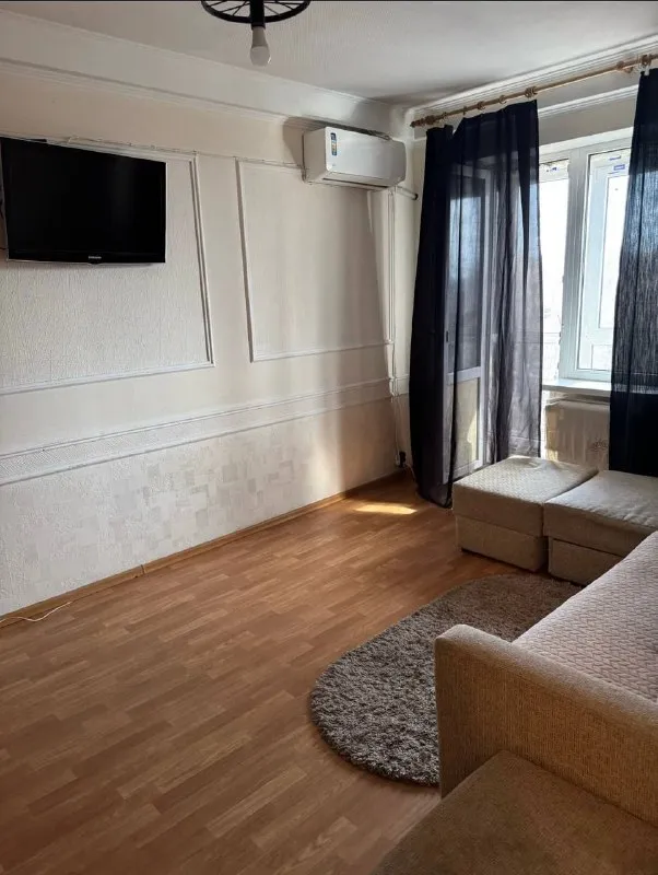 Посуточная аренда квартир 🌇донецк, будённовский район📌 ✅сдаются от собственника однокомнатные, двухкомнатные и трёхкомнатные квартиры👍 ✅чистое постельное белье; 💦вода круглосуточно 24/7 есть с накопителем и есть за счёт низкой этажности вода постоянно; ✅в квартирах имеется все необходимое для комфортного проживания: фен; смарт тv; микроволновая печь; wifi. Электрочайник; кондиционер. 💰 - фотография - 2