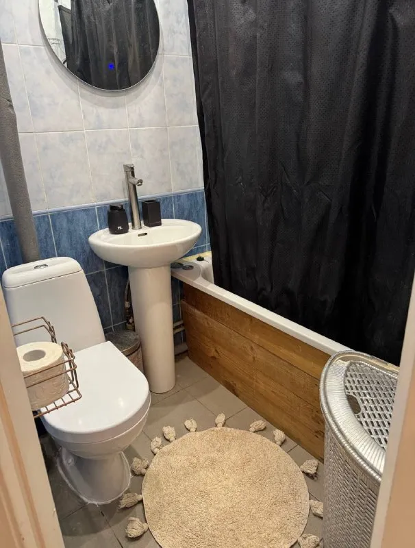 Посуточная аренда квартир 🌇донецк, будённовский район📌 ✅сдаются от собственника однокомнатные, двухкомнатные и трёхкомнатные квартиры👍 ✅чистое постельное белье; 💦вода круглосуточно 24/7 есть с накопителем и есть за счёт низкой этажности вода постоянно; ✅в квартирах имеется все необходимое для комфортного проживания: фен; смарт тv; микроволновая печь; wifi. Электрочайник; кондиционер. 💰 - фотография - 4