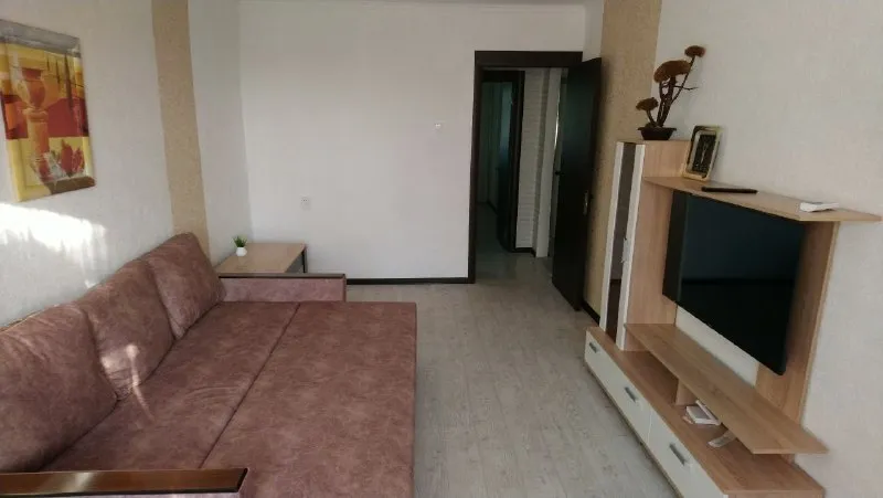 Харцызск сдаётся посуточно ☀️ 2 комнатная квартира☀️ самый верх черемушек☀️ есть все необходимое☀️ вода постоянно☀️ цена договорная☀️ ждем вас☀️ +79493998744 ( ватсап, телеграм) - фотография - 2