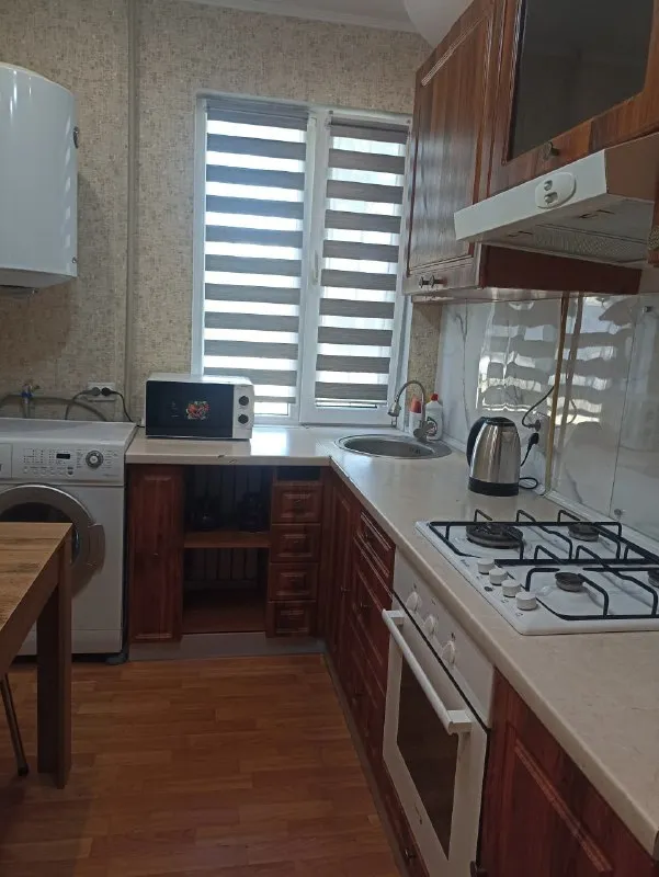 Квартиры посуточно, сдам 2-х комнатную квартиру 📍харцызск, центр. Уютная квартира после ремонта! В квартире есть все для комфортного проживания: - вода круглосуточно❗️❗️❗️ - холодильник, стиральная машинка, микроволновка - смарт тв, wi-fi - полотенца, постельное бельё, тапки, посуда. - двухспальная кровать - два раскладывающихся дивана - утюг, фен, сушка для белья, гладилка - кондиционер ✅ курение в квартире категорически запрещено❗️❗️❗️ ✅ квартира не сдаётся для проведения вечеринок и других шумных мероприятий. ✅ есть залоговая сумма(возвращается после уборки) ✔️отчетные налоговые документы для организаций ❗️ ❗️заезд после 14.00 в любое время ❗️выезд в 12.00. Есть залоговая сумма, возвращается после уборки тел. , телеграм: 📞+7(949) 561-40-65❗️ vk. Com/kv. Posut. Harcyz - фотография - 6