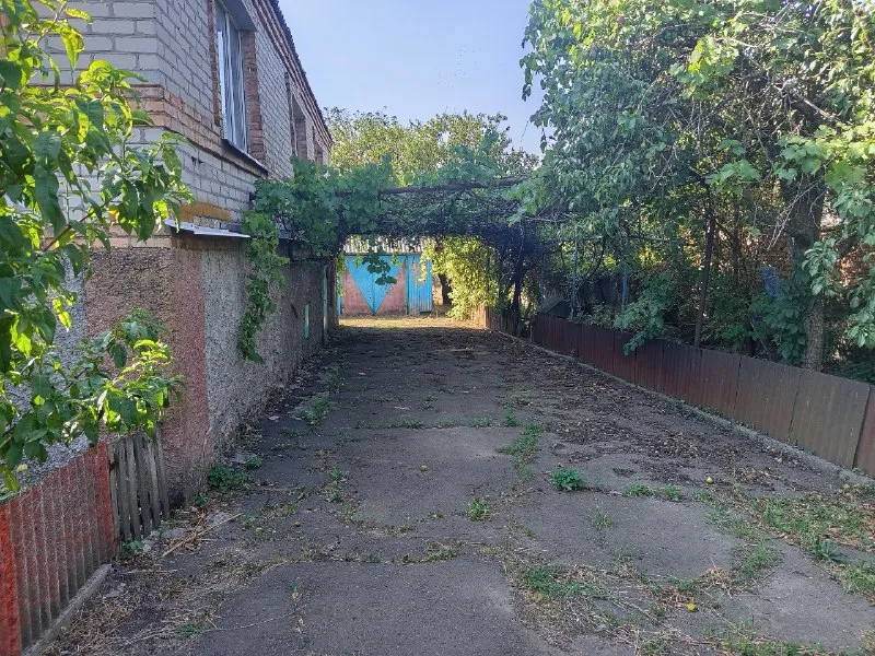 Продаётся двухэтажный газифицированный дом со всеми удобствами, во дворе гараж. Иловайск, ул тимирязева 32 +79493833954 +79496276527 +79490750421 3500000 р ▪️ недвижимость большого харцызска 👈 подписаться ▪️ разместить объявление ▪️ обсудить - фотография - 2