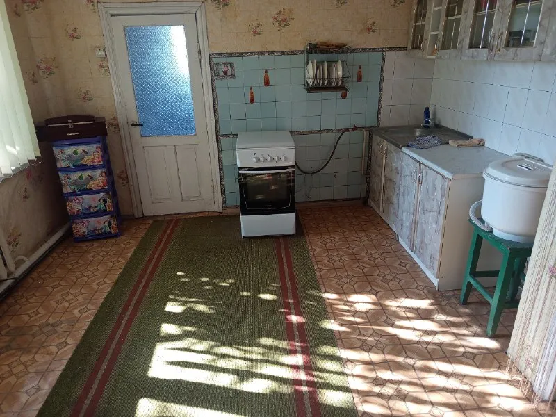 Продаётся двухэтажный газифицированный дом со всеми удобствами, во дворе гараж. Иловайск, ул тимирязева 32 +79493833954 +79496276527 +79490750421 3500000 р ▪️ недвижимость большого харцызска 👈 подписаться ▪️ разместить объявление ▪️ обсудить - фотография - 4