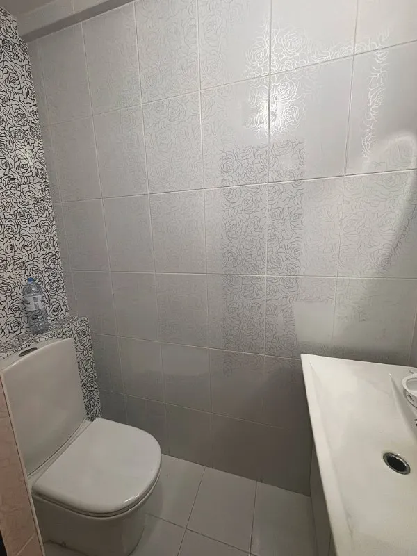 ☎️+79495131300 ☎️+79495059339 стройте свое пространство с агентством недвижимости город. Вы мечтаете - мы реализовываем💫 продажа 3х ком. Кв. Жк «европейский». Центр города, шахтерская площадь. 📪киевский р-н, ул. Артема 169ш площадь: 115 кв. М. Пространство - главная роскошь 21 века. Этаж : 15/17 дом: современный жилой комплекс с благоустроенной территорией. Идеальное состояние: объект не сдавался в аренду, никто не проживал! Минимализм в деталях – создают атмосферу уюта и спокойствия. Продуманная планировка: функциональное зонирование пространства, обеспечивающее комфортное проживание для каждого члена семьи. Отделка: высококачественные материалы отделки выдержан единый сдержанный стиль во всем интерьере. В новом пространстве - вы действительно почувствуете себя по новому! 📌мебель и техника остается не упустите свой шанс! Стартовая стоимость данного объекта 15.950.000💸 данный новострой расположен в начале киевского района, первый район города в котором проходит программа ренновации! Ориентиры: северный, ветка, шахтерская площадь. Донецк сити, спортивные центры, развивающие детские центры - все необходимое для современной жизни. ☎️ +79495131300 ☎️+79495059339 - фотография - 7