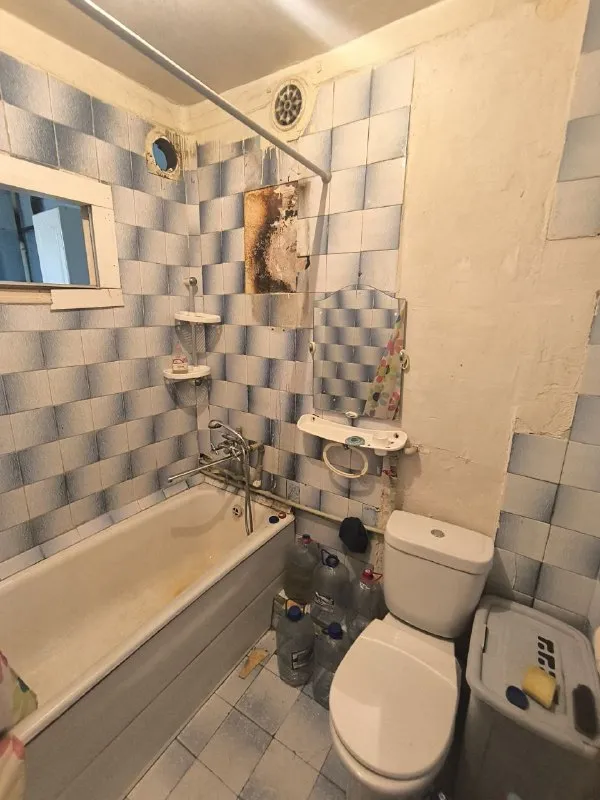 Продажа однокомнокомнатной квартиры в киевском районе донецка шахтерская площадь проспект киевский 2 стройте свое пространство с агентством недвижимости город. Вы мечтаете - мы реализовываем💫 ☎️+79495138558 виктория документы полностью готовы к сделке! Собственник в донецке! 📌общая площадь 33 кв. М 📌3й этаж из 5 📌квартира теплая, не угловая 📌вода согласно графику ✔️насыщенная инфраструктура: детские сады, школы, продуктовые магазины, супермаркет. ✔️развитая транспортная развязка в любую точку города. Остановки маршрутного такси в шаговой доступности. Стоимость 2 900 000 руб реальному клиенту торг!! ☎️+79495138558 виктория - фотография - 5