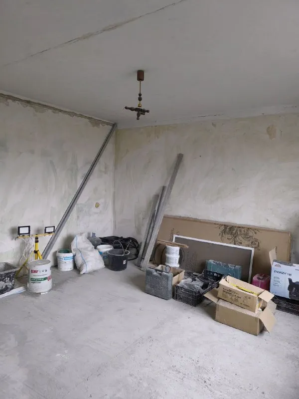 Продается 1-комнатная квартира 🌇в пролетарском районе г. Донецка! Ориентир – кондитерская-пекарня "ласуня". 📍 удобная инфраструктура: рядом магазины, школа, детский сад, парк. Во дворе – парковочные места. ✅этаж: 7 из 9 ✅общая площадь: 32 м² ✅состояние: квартира с начатым капитальным ремонтом, выполнены все черновые работы и заменены коммуникации. 🔥 ремонт делался для себя с использованием дорогих и качественных материалов: стяжка пола, новая электропроводка, современная система отопления и водопровода 👍преимущества: остались только отделочные работы, которые вы сможете выполнить по своему вкусу, создав идеальное пространство для жизни. 💰цена: 2 500 000 ₽ 🔥🔥 📑документы готовы к сделке. Звоните, договоримся о просмотре в удобное для вас время! 📲☎️+7(949)400-87-03 (telegram) ольга, центр недвижимости "мир" подписаться  |  дать объявление - фотография - 4