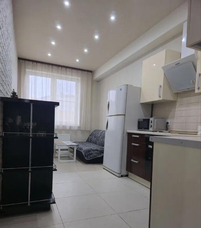 Сдам посуточно квартиры 🌇донецк, набережная 💰стоимость - 5000 ₽/сутки 🌇донецк, больница калинина 💰стоимость - 6500 ₽/сутки ✅комфортная 1 к. Квартира от собственника!❗️ 📍центр города ✅новый дом! 💦вода круглосуточно ❗️ ✅закрытая территория 📲☎️ +79493837193, виктория 📲☎️+79384613180 телеграмм 🛫подписаться  |  дать объявление 📲наш max - фотография - 3