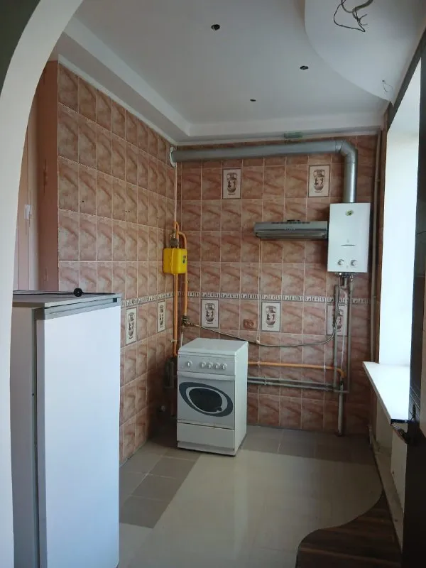 ‼️ внимание‼️ цена снижена харцызск центр уникальное предложение ‼️ таких предложений нет в городе ‼️ продам 2х комнатную квартиру+гараж во дворе+подсобное помещение с подвалом ‼️ ✅ -г. Харцызск ✅ -ул. Вокзальная д35 ✅- сталинка ✅- 3й эт 3/дома ✅- s, 42м. Кв ✅ продам квартиру с гаражом - фотография - 1