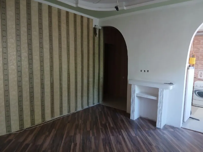 ‼️ внимание‼️ цена снижена харцызск центр уникальное предложение ‼️ таких предложений нет в городе ‼️ продам 2х комнатную квартиру+гараж во дворе+подсобное помещение с подвалом ‼️ ✅ -г. Харцызск ✅ -ул. Вокзальная д35 ✅- сталинка ✅- 3й эт 3/дома ✅- s, 42м. Кв ✅ продам квартиру с гаражом - фотография - 6