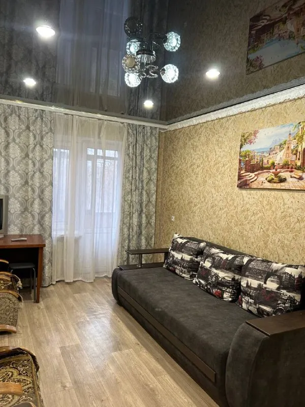 🏡продаётся 1-однокомнатная квартира 🌇город: енакиево днр 🗺квартира находится в самом центре города • этажность–3/5 жилого дома • сделан хороший ремонт, заезжай и живи • в шаговой доступности: рынок, магазины, больница, кафе и остановки общественного транспорта • так же рядам находятся садик, школа 🔥продажа от собственника 💴цена: 1🍋800.000 рублей ☎️+7(949) 485-47-35 ☎️+7(949) 493-05-04 📨подписаться - фотография - 2