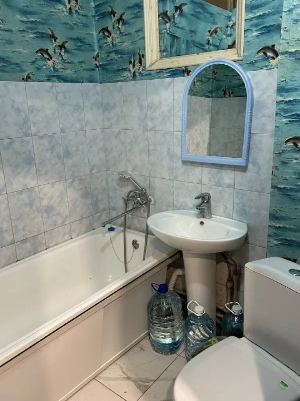 🏡продаётся 1-однокомнатная квартира 🌇город: енакиево днр 🗺квартира находится в самом центре города • этажность–3/5 жилого дома • сделан хороший ремонт, заезжай и живи • в шаговой доступности: рынок, магазины, больница, кафе и остановки общественного транспорта • так же рядам находятся садик, школа 🔥продажа от собственника 💴цена: 1🍋800.000 рублей ☎️+7(949) 485-47-35 ☎️+7(949) 493-05-04 📨подписаться - фотография - 4