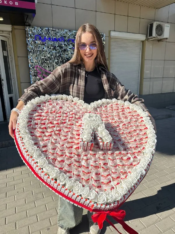 Хотите удивить любимую 8-го марта? Мы знаем как это сделать🩷 🤩фото №1 и №3 - от 19000₽ 🤩фото №2 - 4000₽ 🤩фото №4 - от 8000₽ соберем подарки на любой бюджет и вкус! Приходите или пишите нам в личные сообщения!🎀 возможна доставка по днр🚕 📲по всем вопросам пишите: @creative_dnr 🛍адрес: харцызск, улица октябрьская, 41 (бульвар шевченко) 🛍график работы: ежедневно с 10:00 до 19:00 🛍доставка по харцызску и другим городам днр 🛍возможна оплата картой 🛍контактный телефон: +7(949)317-317-0 erid:mvgzqc98w3kvmjtrardxdm6z реклама - фотография - 1