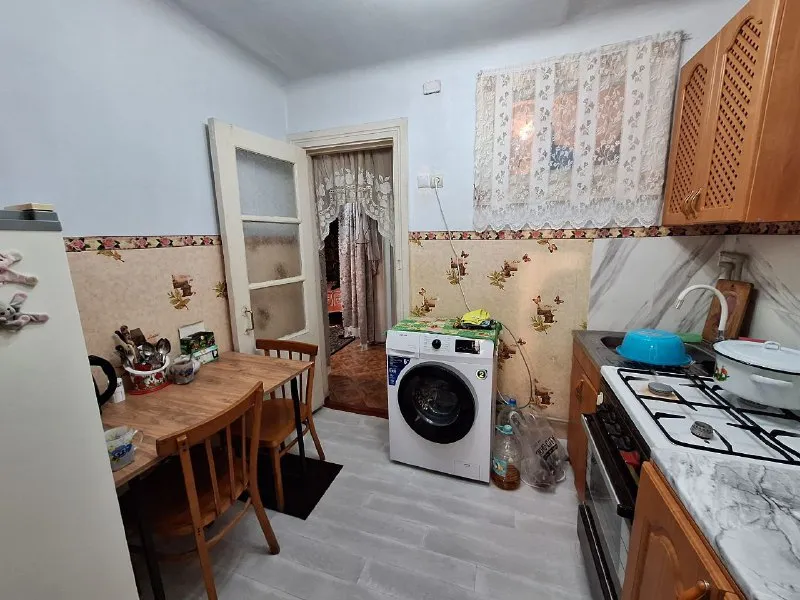 Сдам 1-комнатную квартиру на длительный срок от собственника. Харцызск, центр, б-р полупанова. В квартире есть: холодильник, стиральная машина, микроволновка, пылесос, телевизор со smart-tv, wi-fi, вода круглосуточно, накопительный бак 200 литров. 18 т. Р. + квитанции + залог. +79494822095 телеграм, макс +79965172020 - фотография - 2