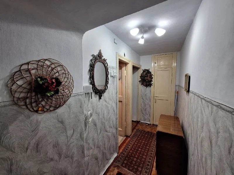 Сдам 1-комнатную квартиру на длительный срок от собственника. Харцызск, центр, б-р полупанова. В квартире есть: холодильник, стиральная машина, микроволновка, пылесос, телевизор со smart-tv, wi-fi, вода круглосуточно, накопительный бак 200 литров. 18 т. Р. + квитанции + залог. +79494822095 телеграм, макс +79965172020 - фотография - 5