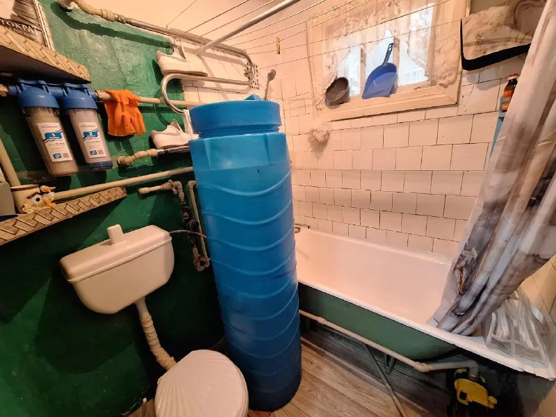 Сдам 1-комнатную квартиру на длительный срок от собственника. Харцызск, центр, б-р полупанова. В квартире есть: холодильник, стиральная машина, микроволновка, пылесос, телевизор со smart-tv, wi-fi, вода круглосуточно, накопительный бак 200 литров. 18 т. Р. + квитанции + залог. +79494822095 телеграм, макс +79965172020 - фотография - 6