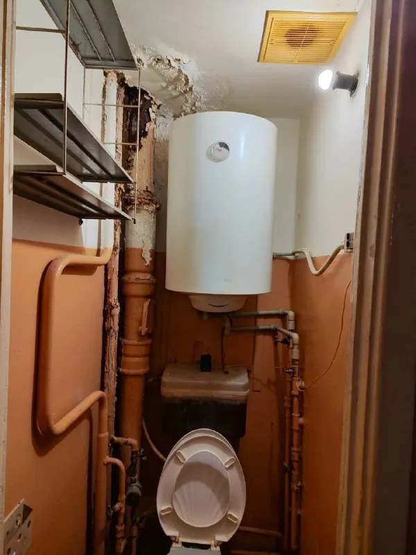 Харцызск. Собственник. Продаётся 3-х комнатная квартира 5/9 центр города ул. Краснознаменская. Квартира не угловая, комнаты раздельные, счётчики на свет и воду, балкон, лоджия. Пластиковых окон нет. Прописанных и долгов нет. Документы готовы. 3 млн. 700 тыс руб. Торг +79493891181 - фотография - 4