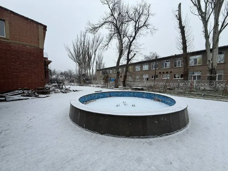 Продажа коммерческой недвижимости 592 м² 🌇днр в центре ясиноватой по ул. Орджоникидзе - главпочтамт 📌 ✅отдельно стоящее здание 📑документы рф 🔑ключи в агентстве 👁показ в в любое время по договоренности за час ❗️ранее в помещении был ресторан  ! Преимущества объекта: - парковка, рядом остановка 💦хороший напор воды - высокие потолки, большой участок земли 👍шикарный проходной поток и транспортный ✅помещение полностью под чистовую отделку ❗️ 💰цена: 35.000.000 рублей 📲☎️+79490370636 🛫подписаться  |  дать объявление 📲наш max - фотография - 4