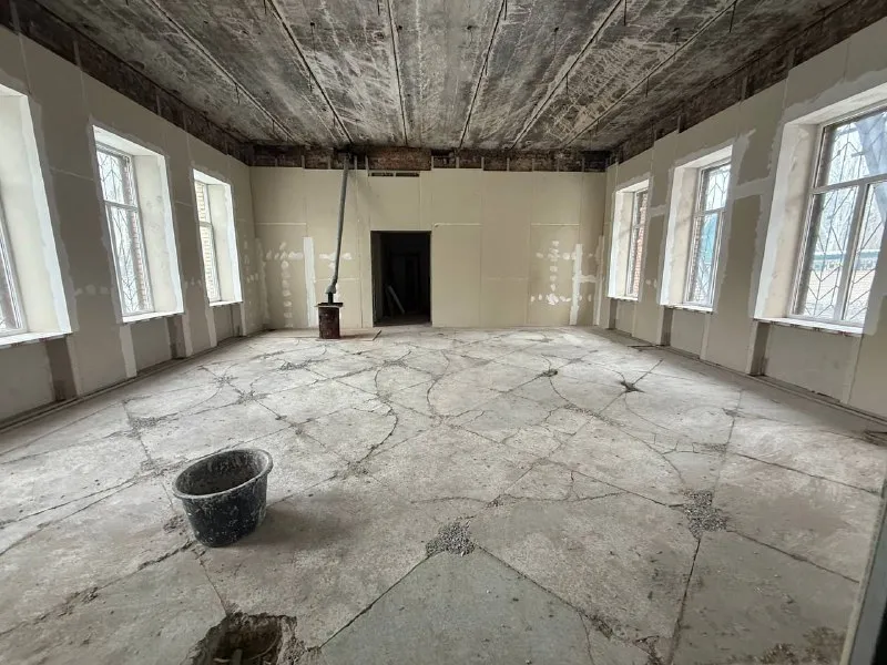 Продажа коммерческой недвижимости 592 м² 🌇днр в центре ясиноватой по ул. Орджоникидзе - главпочтамт 📌 ✅отдельно стоящее здание 📑документы рф 🔑ключи в агентстве 👁показ в в любое время по договоренности за час ❗️ранее в помещении был ресторан  ! Преимущества объекта: - парковка, рядом остановка 💦хороший напор воды - высокие потолки, большой участок земли 👍шикарный проходной поток и транспортный ✅помещение полностью под чистовую отделку ❗️ 💰цена: 35.000.000 рублей 📲☎️+79490370636 🛫подписаться  |  дать объявление 📲наш max - фотография - 7