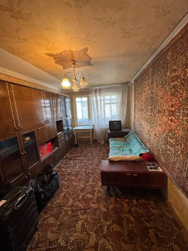 Продам 2-х комнатную квартиру 🌇харцызск, м-н металлургов📌 ✅общая площадь 45кв. М, 2 этаж 5 этажного дома, не угловая. ✅окна пластиковые, балконный блок дерево, застеклен. ✅коммуникации заменены. 👍хорошее расположение : школа, детский сад, рынок, супермаркеты. 💰цена 2 000 000 ₽ торг 📲☎️+79493418412 лилия ан терем 🛫подписаться  |  дать объявление 📲наш max - фотография - 2
